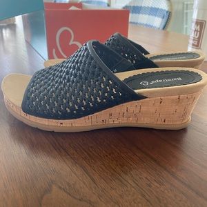 NEW black bare traps wedge